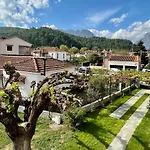 Casa Delicosta- 2 Flat With Garden, 15 Min From Tríkala