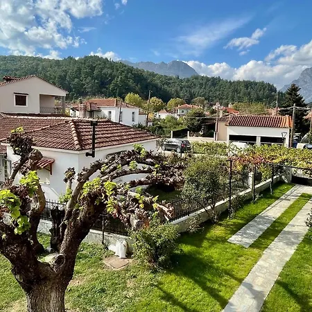 Casa Delicosta- 2 Flat With Garden, 15 Min From Tríkala