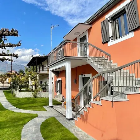 Casa Delicosta- 2 Flat With Garden, 15 Min From Tríkala