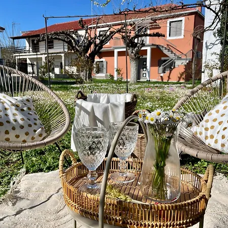 Casa Delicosta- 2 Flat With Garden, 15 Min From Appartement Tríkala