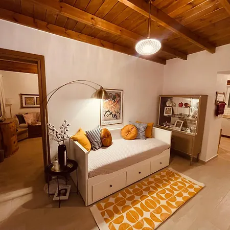 Casa Delicosta- 2 Flat With Garden, 15 Min From Tríkala