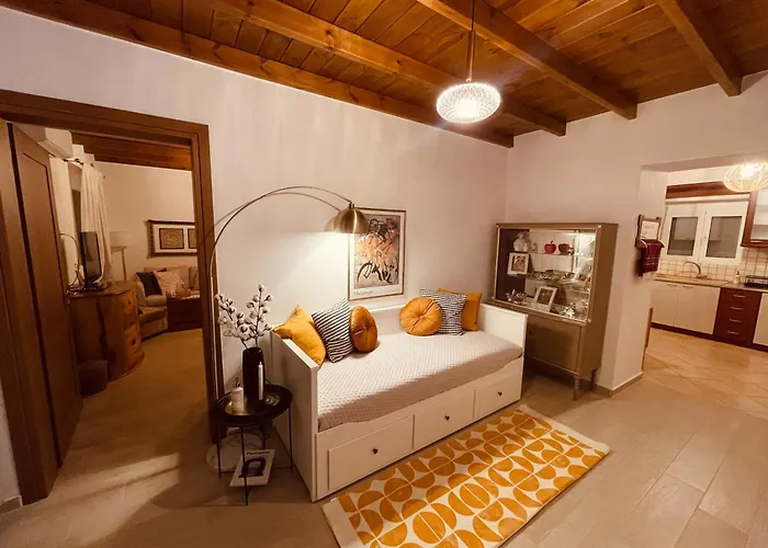 Casa Delicosta- 2 Flat With Garden, 15 Min From Tríkala